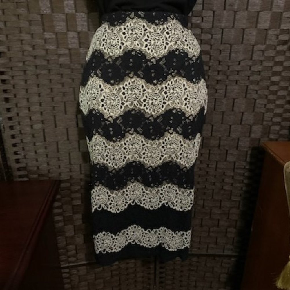 Soprano Size M Crochet Style Black Skirt